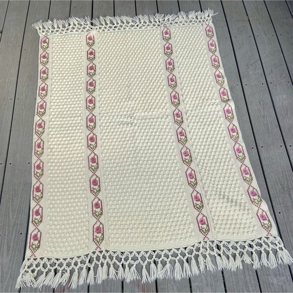 VINTAGE Crochet Popcorn Blanket Afghan Throw Floral EMBROIDERY Macrame Fringe - Picture 7 of 14